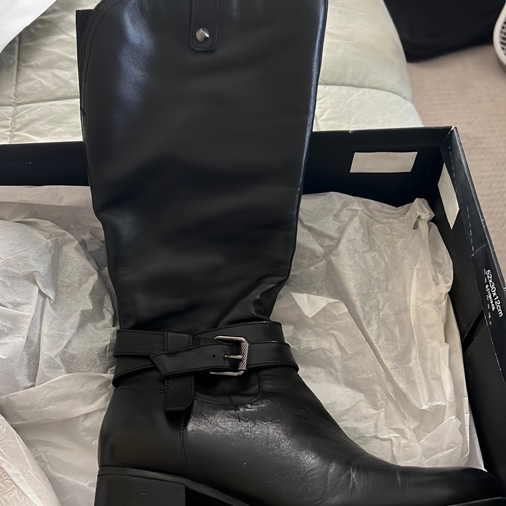 Naturalizer DEV black boots 9W